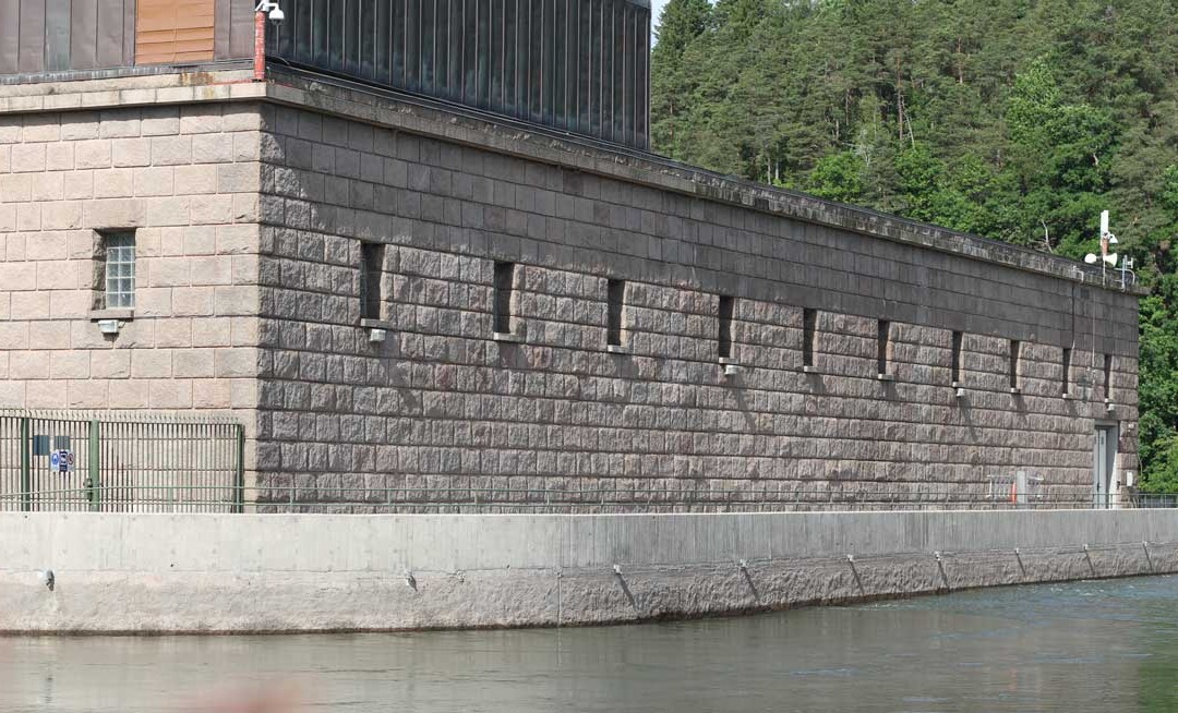 Rengöring av betongmur under vecka 25-26.