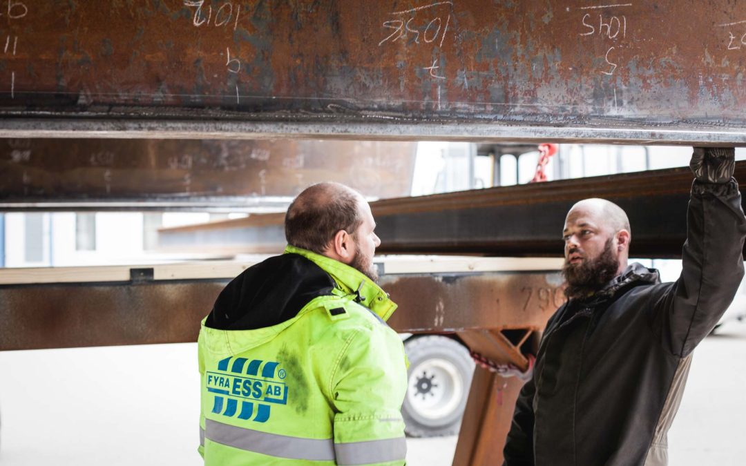 Ytbehandling av ny lucka till Vargöns Kraftstation