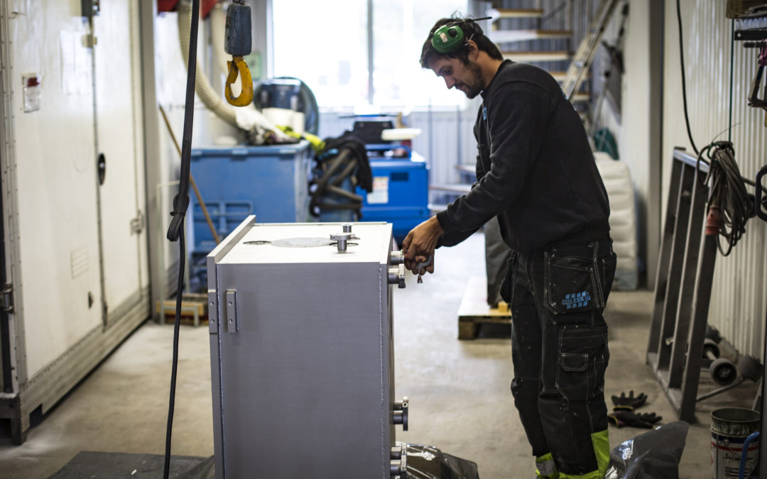 Vi glasblästrar konstruktioner av rostfrittstål