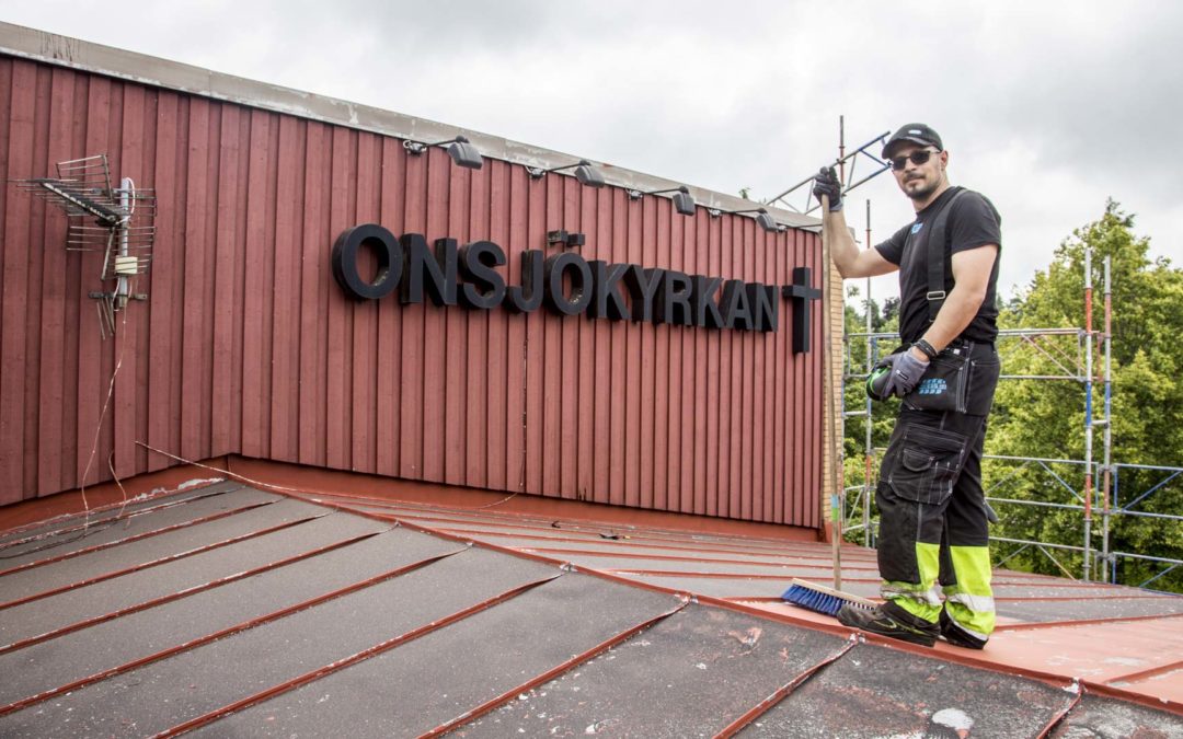 Kyrktak skall återfå färg och lyster