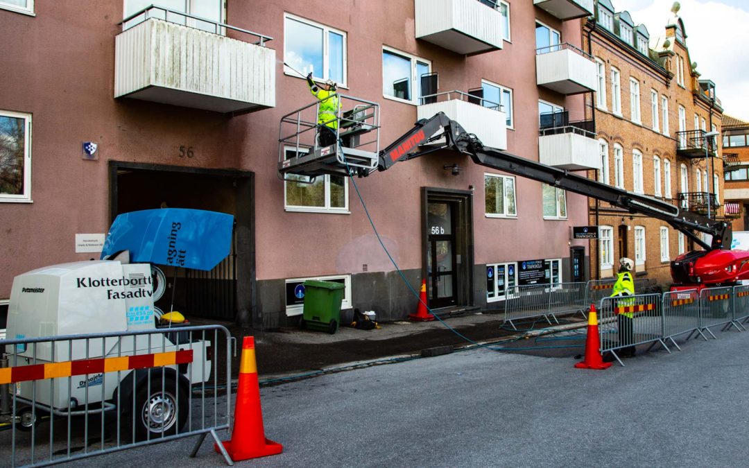 Fyra Ess Twin-power gör rent hus, bokstavligen