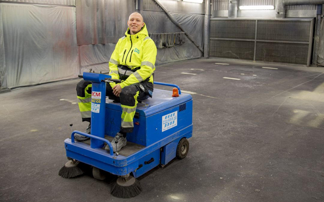 Ytbehandlingsspecialiststudenten Philipe Landhage har börjat komma in i våra processer